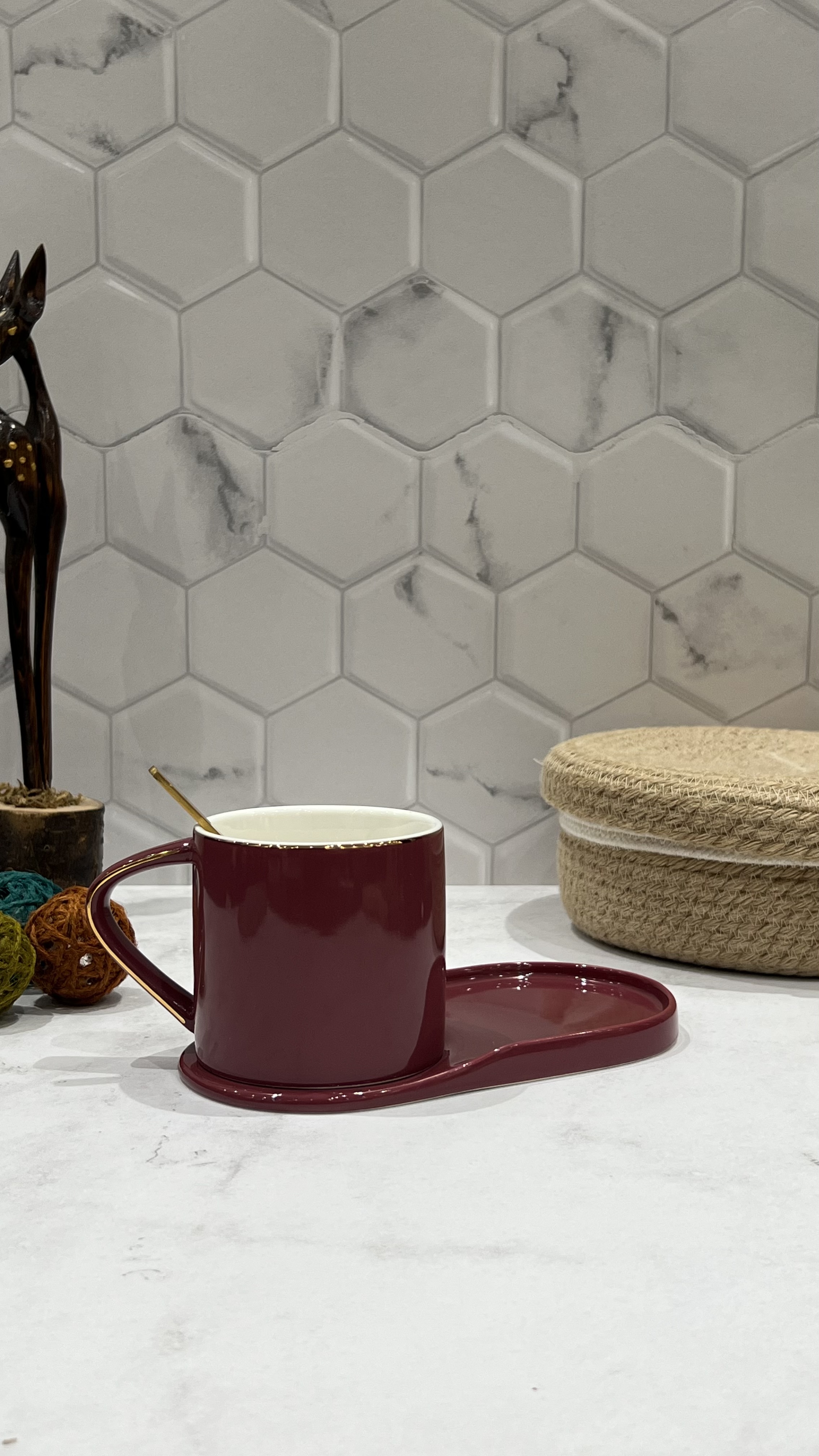 ماگ و بیسکوییت خوری